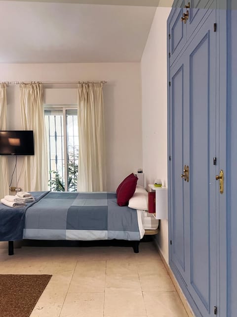 Bed, Photo of the whole room, Bedroom, wardrobe