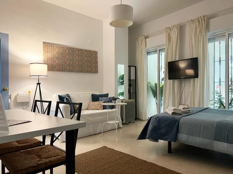 Bed, TV and multimedia, Living room, Photo of the whole room, Seating area, Dining area, hair dresser, locker, air conditioner