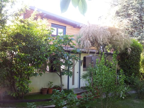 Facade/entrance, Garden, Garden view