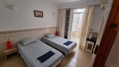 Roberto Guest House "Casa Compartida" Bed and Breakfast in Torremolinos