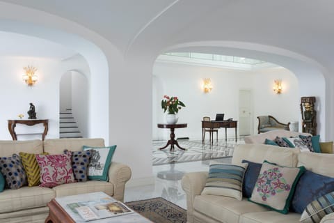 Communal lounge/ TV room, Living room, Lobby or reception, Lounge or bar