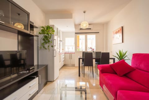 TV and multimedia, Kitchen or kitchenette, Living room, Seating area, Dining area, minibar, stove