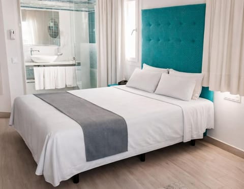Shower, Bed, Bathroom