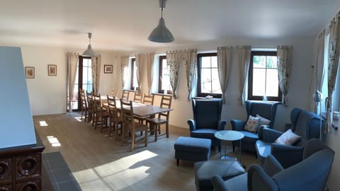 Communal lounge/ TV room