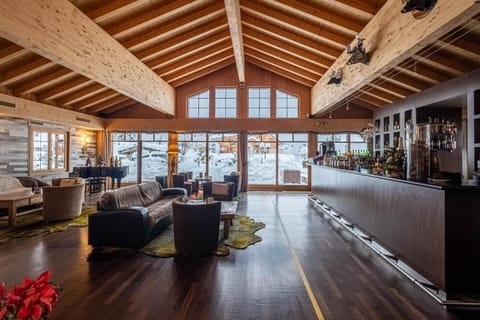 Lounge or bar, Lounge or bar