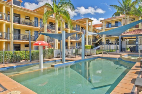 Property building, Day, Swimming pool, Swimming pool
