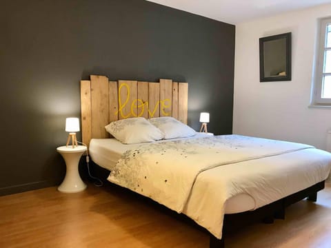 Bed, Photo of the whole room