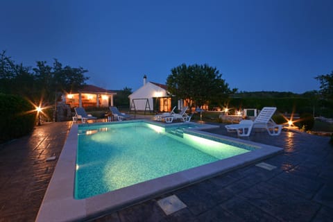 Swimming pool, Swimming pool