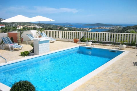 Swimming pool, Location, children, Family