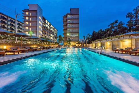 Swimming pool
