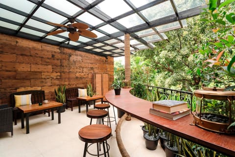 Communal lounge/ TV room, Garden, Balcony/Terrace