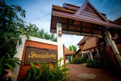 Restaurant/places to eat, Natural landscape, Area and facilities