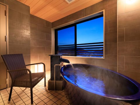 Hot Tub, Bath