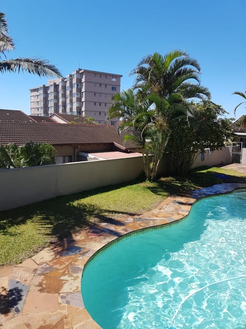 Neighbourhood, Swimming pool