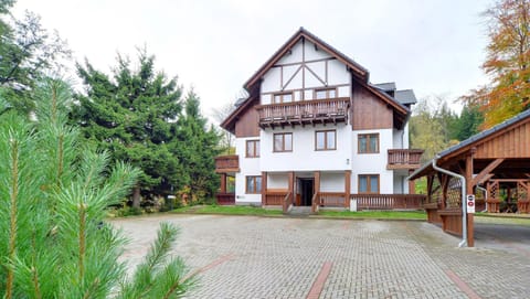 Property building, Facade/entrance, Day