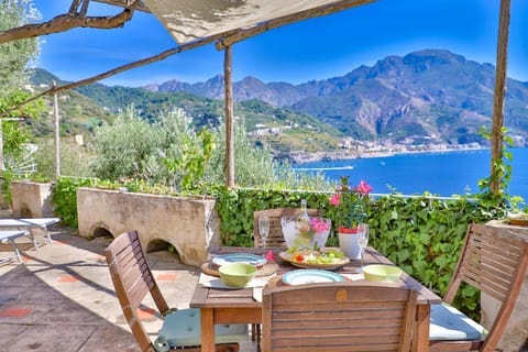 Day, Natural landscape, Balcony/Terrace, Dining area, Mountain view, Sea view