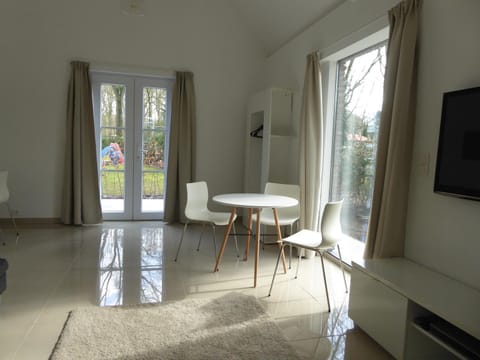 Communal lounge/ TV room, Living room, Seating area, Dining area