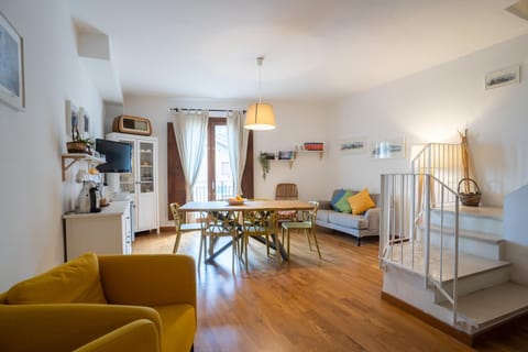Communal lounge/ TV room, Living room, Photo of the whole room, Seating area