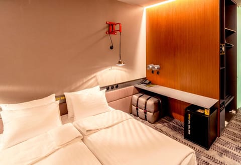 Bed, Living room, Photo of the whole room, Bedroom