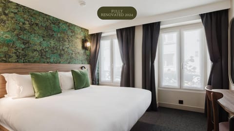 Shower, Toilet, Bed, TV and multimedia, Coffee/tea facilities, View (from property/room), Photo of the whole room, Decorative detail, Bedroom, safe, soundproof, air conditioner