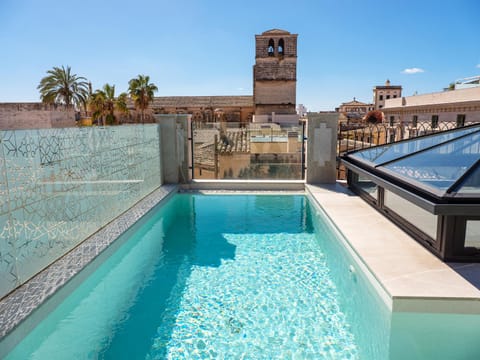 Balcony/Terrace, City view, Landmark view, Pool view, Swimming pool