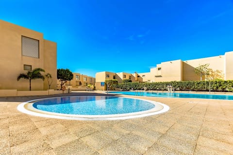 Area and facilities, Swimming pool