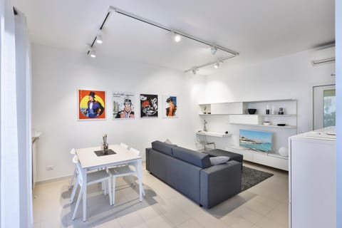 TV and multimedia, Living room, Dining area
