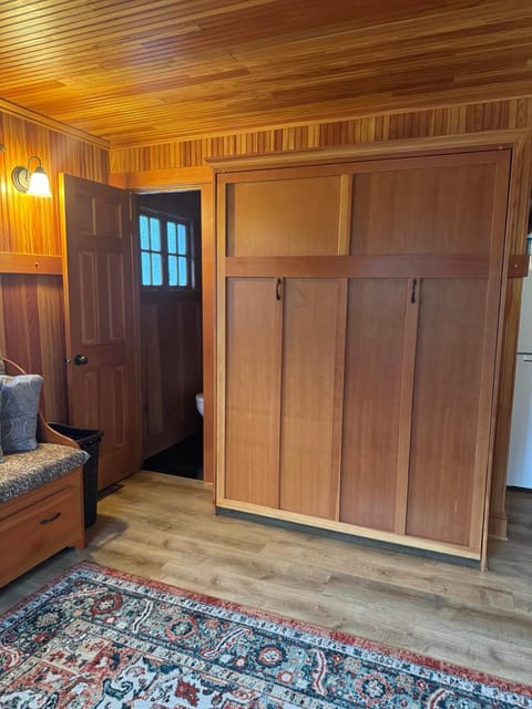 Whistling Winds Motel Motel in Devils Lake