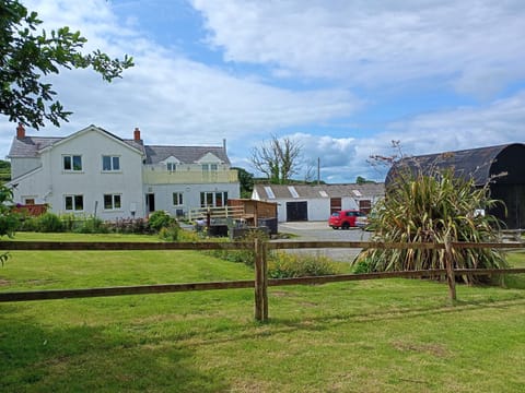 Bunny Meadows Holiday Farmhouse near Carmarthen & Pembrokeshire House in Wales