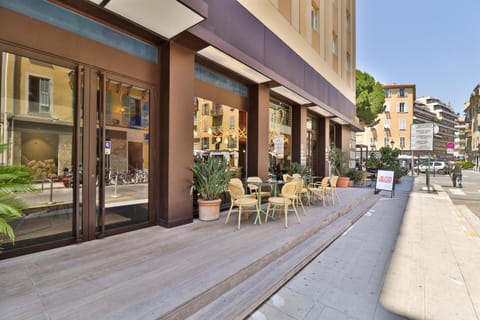 Property building, Facade/entrance