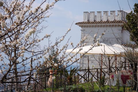 Restaurant/places to eat, Spring, BBQ facilities, Garden, Area and facilities, Swimming pool
