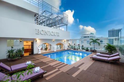 Day, Natural landscape, Pool view, Swimming pool, sunbed