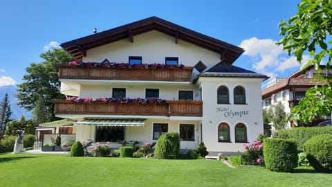 Property building, Day, Garden, Garden view