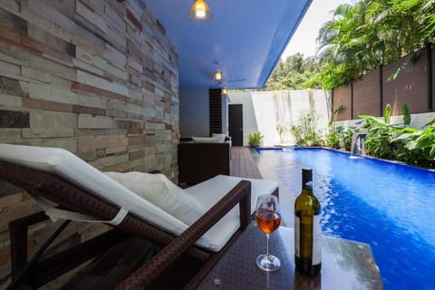 Shower, Massage, Spa and wellness centre/facilities, Swimming pool, Alcoholic drinks
