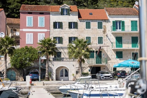 Property building, Street view, Location