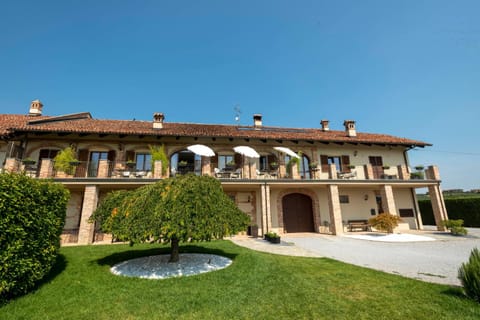 Property building, Swimming pool, Breakfast