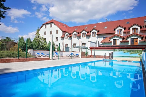 Property building, Pool view, Swimming pool, sunbed