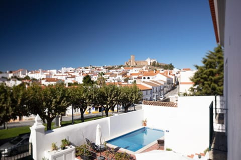 Property building, Day, City view, Swimming pool