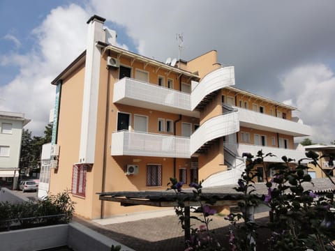Property building, Facade/entrance, Spring, Day, Bird's eye view, Summer, On site, Time of day