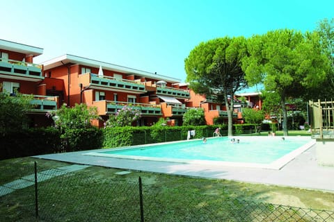 Property building, Facade/entrance, Spring, Day, Summer, On site, Swimming pool