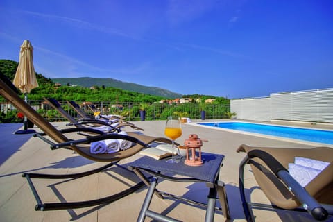 Balcony/Terrace, Swimming pool