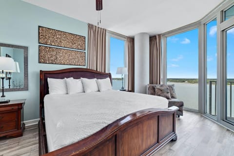 Lagoon Tower 1402 House in West Beach