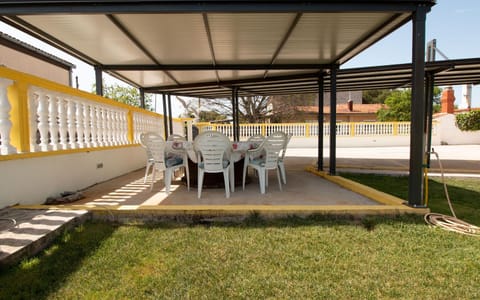 View (from property/room), Other, Decorative detail, City view, Garden view, Street view