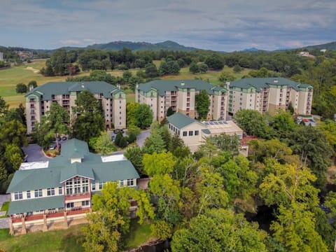 Property building, Bird's eye view, Mountain view