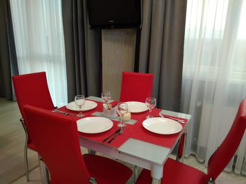 Seating area, Dining area