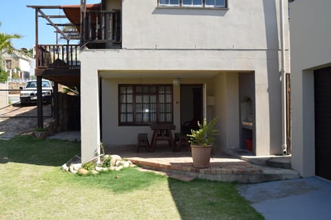 Patio, BBQ facilities, Street view