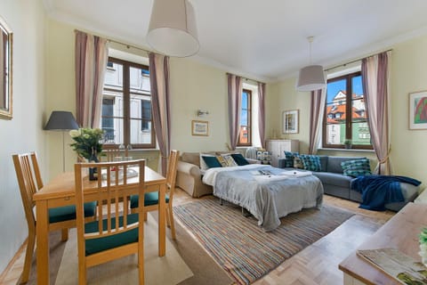 Living room, Photo of the whole room