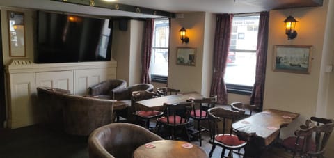 Restaurant/places to eat, Communal lounge/ TV room, Lounge or bar