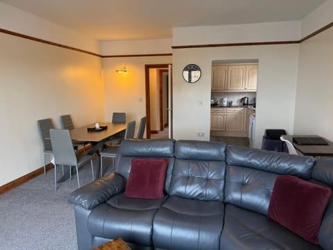 Living room, Seating area, Dining area, pet friendly