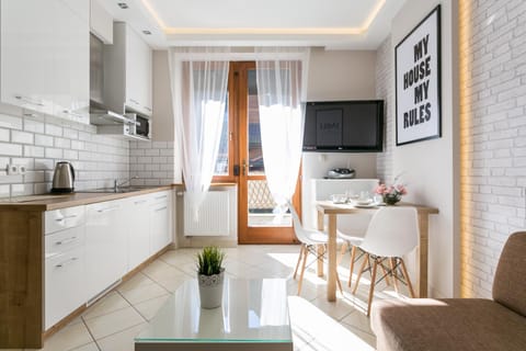 Kitchen or kitchenette, Living room